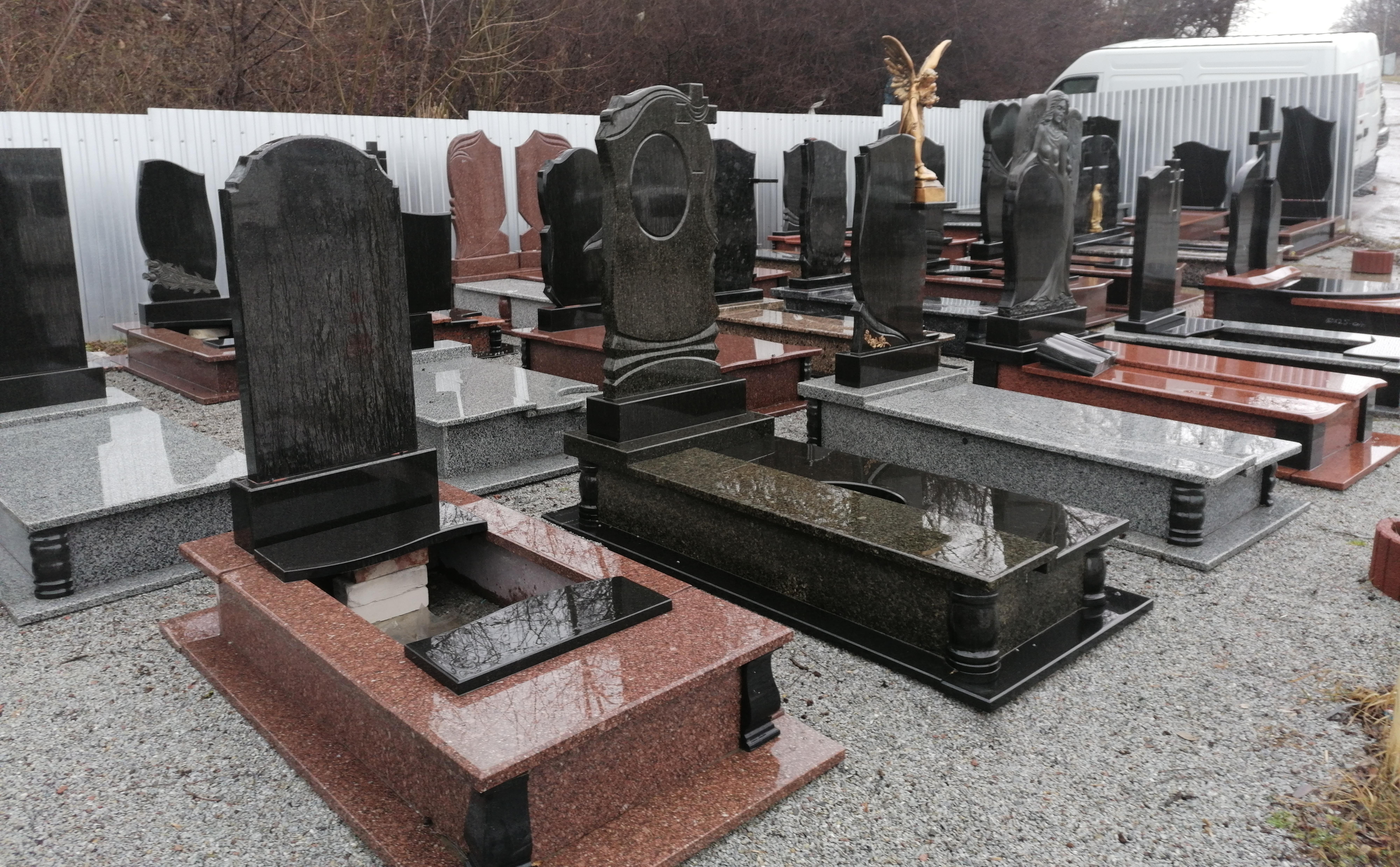 Виставка памятникыв на нижньому Шувары